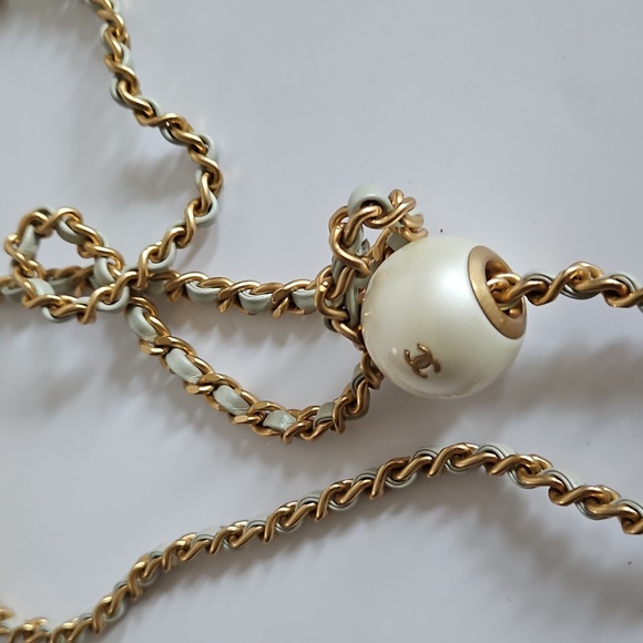 NEW CHANEL Agne Perle Pearl Ball Light Gray Mini Bag Wallet On Chain - Picture 11 of 17